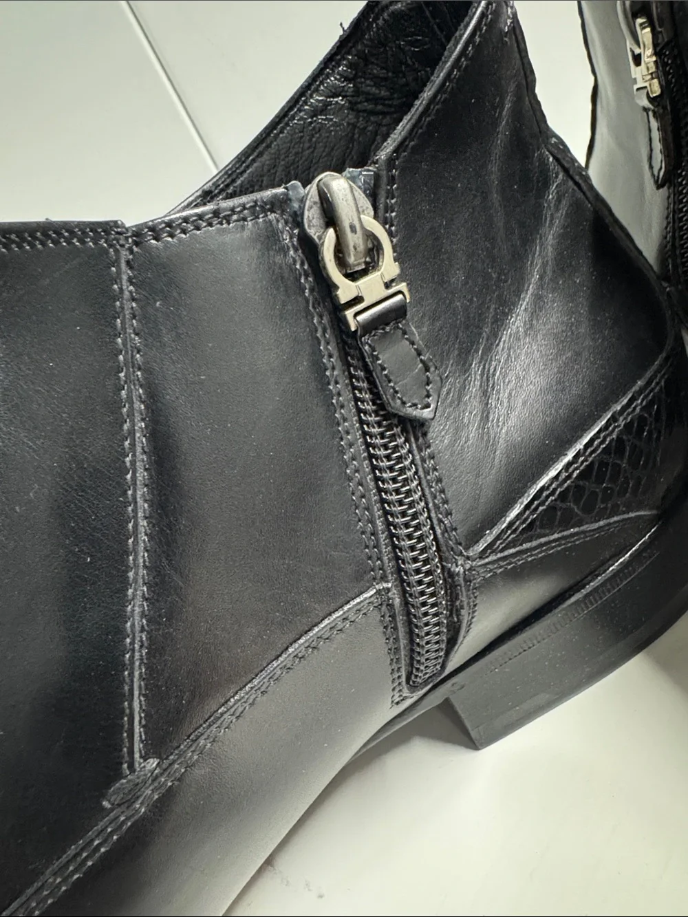 Caporicci sleek black